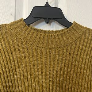 Cozy ribbed sweater size large